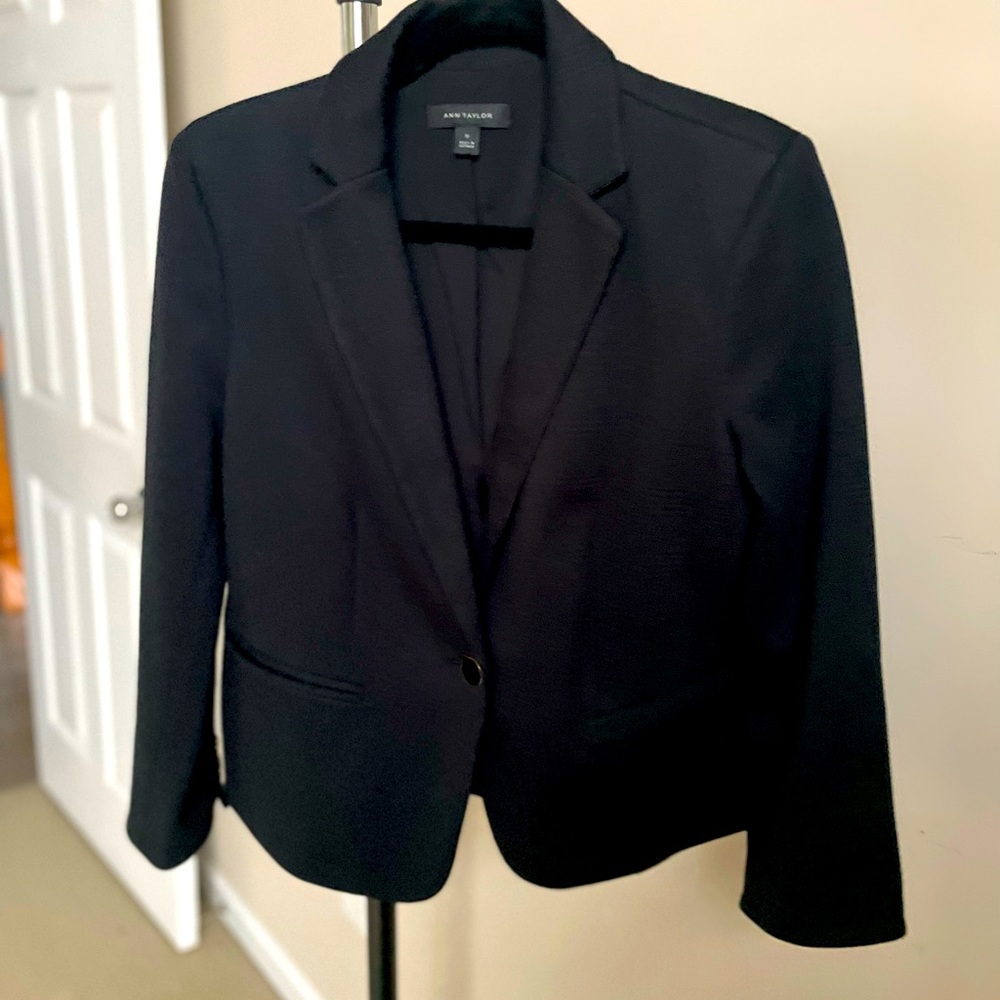 Ann Taylor blazer, wool blend, sz 10. Like new!